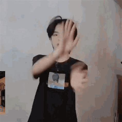 Sumasayaw Chester Lapaz GIF .